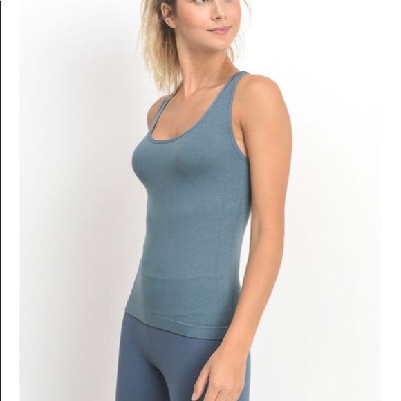 SALE💃🏼 Racerback Tank Soft & Stretchy - Picture 4 of 8